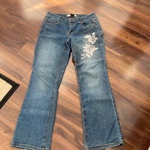 MixIt Embroidered Vintage Boot Cut Blue Jeans. 5 Pocket Zipped Down. Size 6